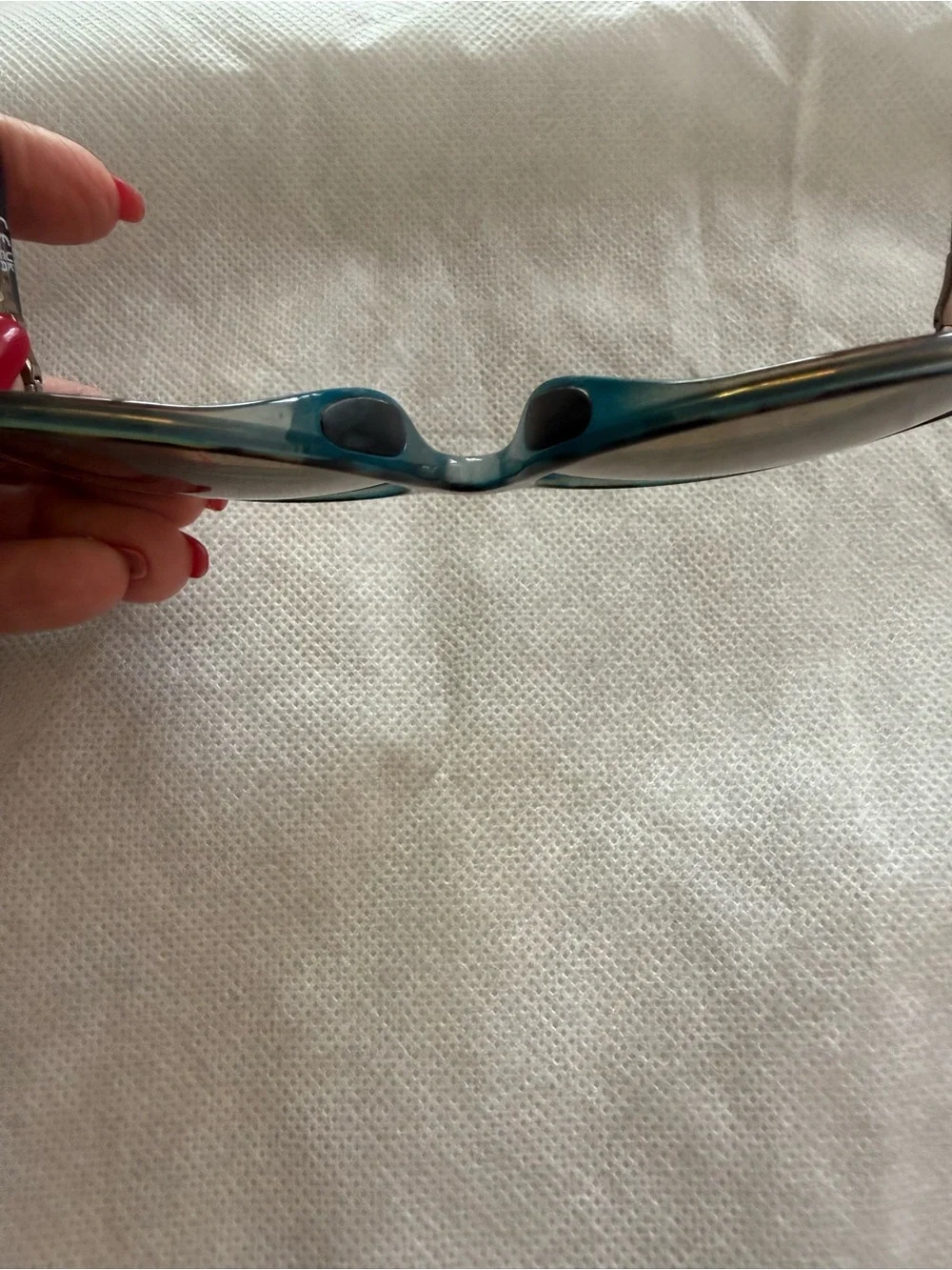 Maui Jim Promotional Polarized Technology Graphic - Green, Red, Blue Accents